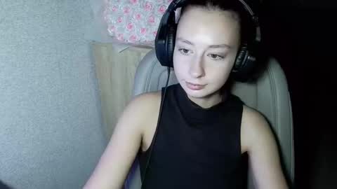 Snapshot of crystallkris chatting on December 19, 2:34 am Kristina online show from December 19, 2:34 am