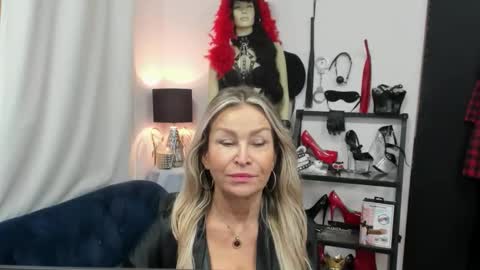 CrystalHotty online show from October 1, 6:18 am