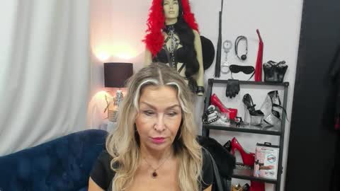 CrystalHotty online show from October 17, 6:16 am