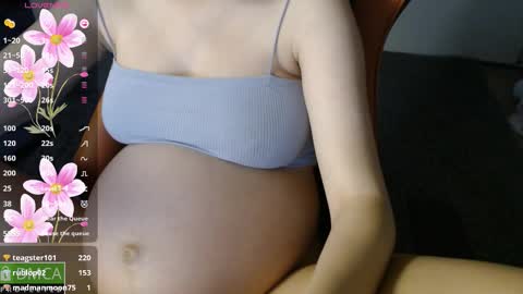 Snapshot of crystalyss chatting on October 9, 3:21 am Lia online show from October 9, 3:21 am