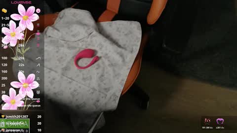 Snapshot of crystalyss chatting on October 29, 3:33 am Lia online show from October 29, 3:33 am