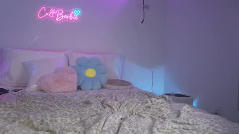 Snapshot of cult_barbie93 chatting on September 22, 6:01 am Cult Barbie online show from September 22, 6:01 am