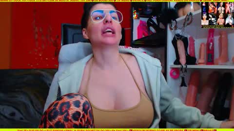 Snapshot of cuminmenowbby chatting on October 31, 6:45 pm cuminmenowbby online show from October 31, 6:45 pm