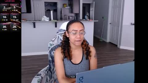 Nia Reese online show from June 16, 7:59 pm