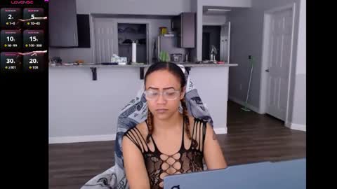 Nia Reese online show from June 12, 7:55 pm