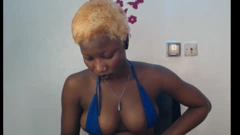 Zara online show from February 4, 12:35 am