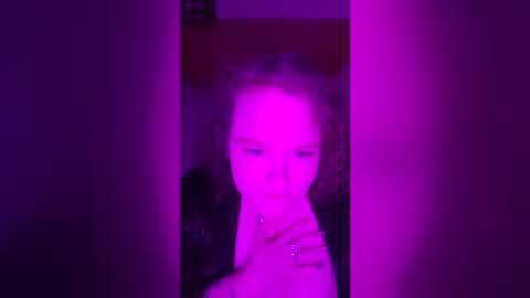curlycult97 online show from June 17, 10:00 pm