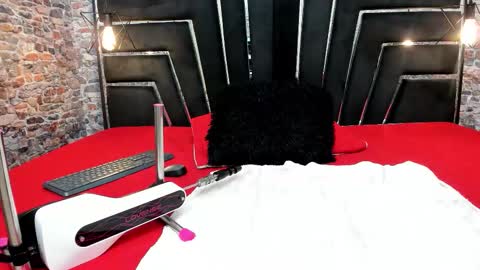 Snapshot of curvy_alyanna chatting on October 23, 12:22 pm Alyanna online show from October 23, 12:22 pm