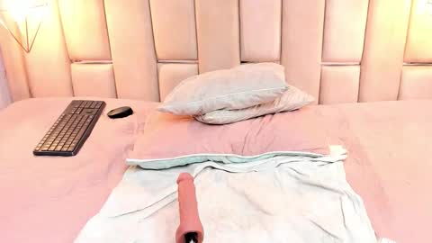 Snapshot of curvy_alyanna chatting on October 28, 1:06 pm Alyanna online show from October 28, 1:06 pm