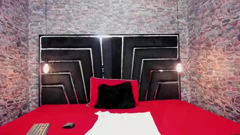 Snapshot of curvy_alyanna chatting on October 3, 11:59 am Alyanna online show from October 3, 11:59 am