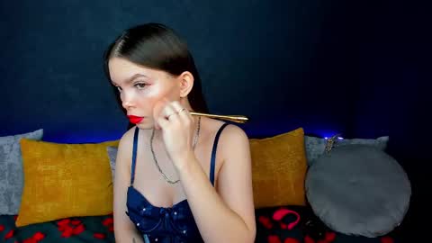 Snapshot of curvy_dynamite chatting on February 15, 1:10 am Sammy online show from February 15, 1:10 am