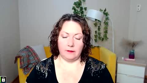 curvy_girlz online show from November 6, 5:52 pm