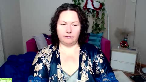 curvy_girlz online show from December 18, 3:39 pm