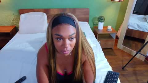 Danna online show from February 12, 6:53 pm