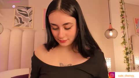Snapshot of cute__cherry_ chatting on September 12, 9:22 pm Amber online show from September 12, 9:22 pm