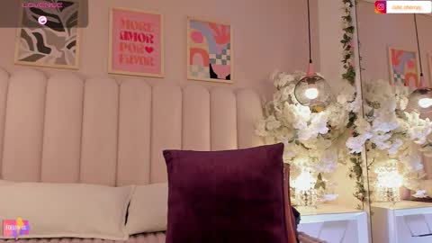 Snapshot of cute__cherry_ chatting on October 31, 10:47 pm Amber online show from October 31, 10:47 pm