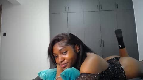 Liya online show from May 4, 3:49 pm