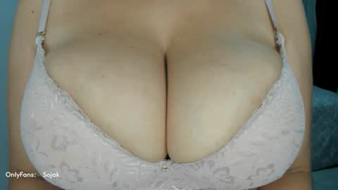 Snapshot of cute_brunett chatting on October 18, 2:14 am Sara online show from October 18, 2:14 am