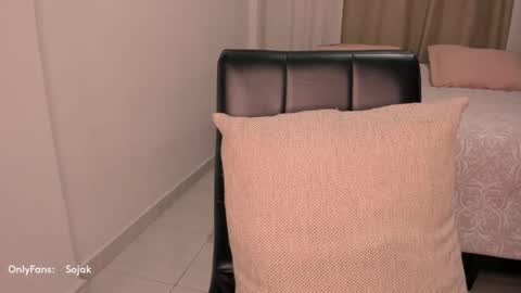 Snapshot of cute_brunett chatting on October 1, 5:23 am Sara online show from October 1, 5:23 am