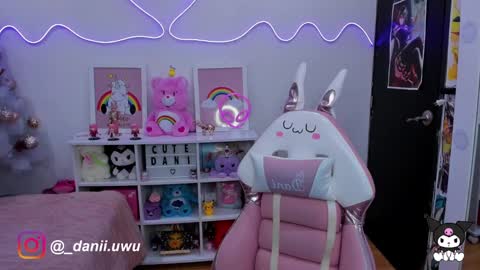 Snapshot of cute_dani__ chatting on December 13, 7:59 am Dani online show from December 13, 7:59 am