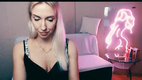 Snapshot of cute_smile_shy chatting on October 21, 7:40 pm cute_smile_shy online show from October 21, 7:40 pm