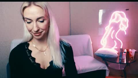 Snapshot of cute_smile_shy chatting on October 14, 7:49 pm cute_smile_shy online show from October 14, 7:49 pm