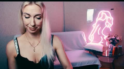 Snapshot of cute_smile_shy chatting on September 30, 7:08 pm cute_smile_shy online show from September 30, 7:08 pm