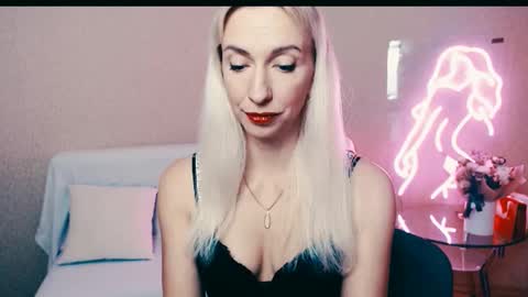 Snapshot of cute_smile_shy chatting on October 4, 8:13 pm cute_smile_shy online show from October 4, 8:13 pm