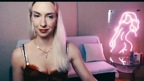 Snapshot of cute_smile_shy chatting on November 1, 8:24 pm cute_smile_shy online show from November 1, 8:24 pm