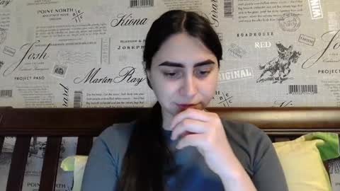 cute_strawberry_ online show from January 28, 11:17 am