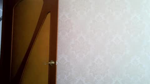 Snapshot of cute_strawberry_ chatting on October 19, 7:43 am cute_strawberry_ online show from October 19, 7:43 am