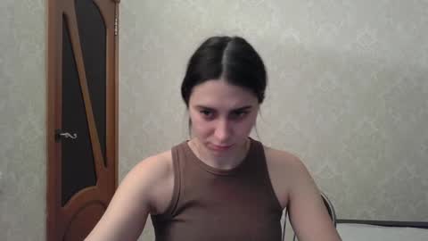 cute_strawberry_ online show from December 17, 4:56 am