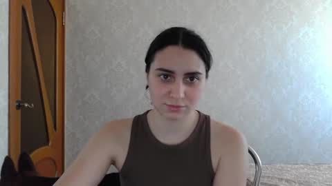 cute_strawberry_ online show from December 20, 10:16 am