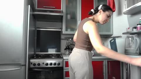 cute_strawberry_ online show from December 21, 9:44 am