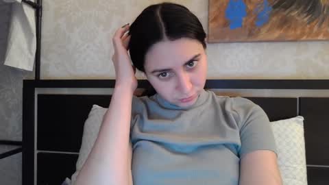 cute_strawberry_ online show from December 9, 4:47 pm