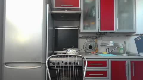 cute_strawberry_ online show from February 8, 7:48 am