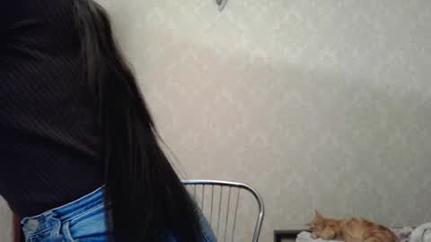 cute_strawberry_ online show from December 10, 4:56 am