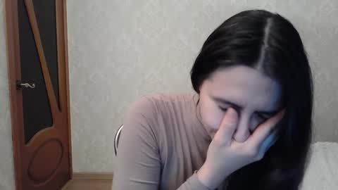 cute_strawberry_ online show from December 6, 6:17 pm