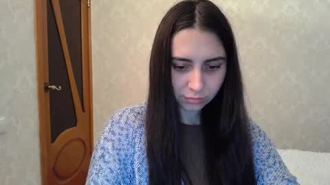 cute_strawberry_ online show from December 15, 7:13 am
