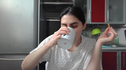 cute_strawberry_ online show from February 7, 7:50 am
