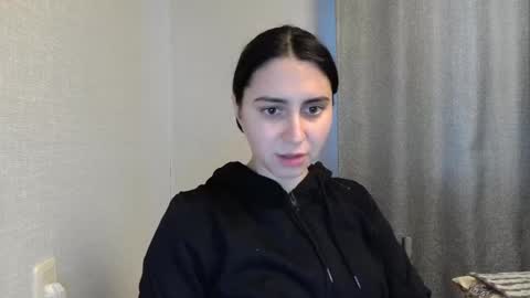 cute_strawberry_ online show from December 28, 11:52 am