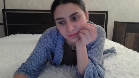 cute_strawberry_ online show from December 4, 5:22 pm
