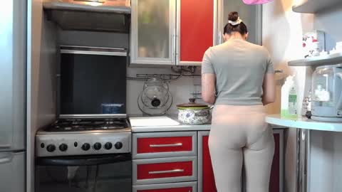 cute_strawberry_ online show from December 6, 6:48 am