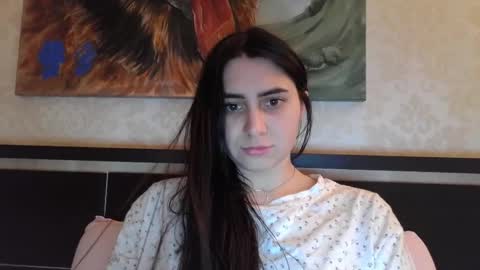 cute_strawberry_ online show from February 12, 5:58 pm