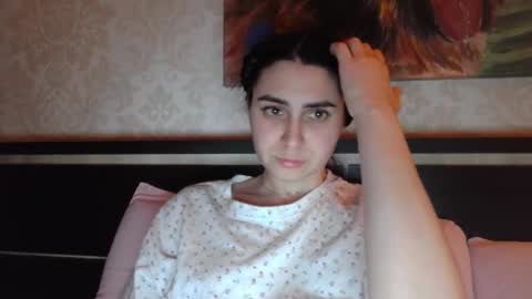 cute_strawberry_ online show from February 13, 8:24 pm