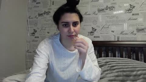cute_strawberry_ online show from January 8, 10:04 am