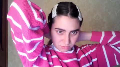 Snapshot of cute_strawberry_ chatting on October 14, 7:05 pm cute_strawberry_ online show from October 14, 7:05 pm