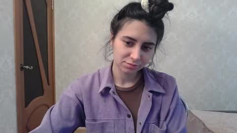 cute_strawberry_ online show from December 18, 6:32 am
