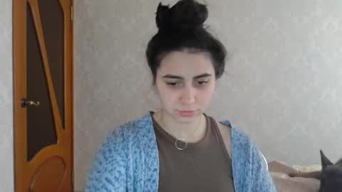 cute_strawberry_ online show from February 15, 7:38 am
