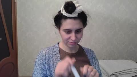 cute_strawberry_ online show from December 17, 5:58 pm